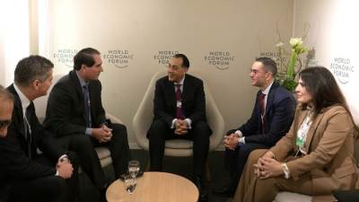 رئيس الوزراء يلتقي نائب الرئيس التنفيذي ومدير العمليات في شركة كوكاكولا