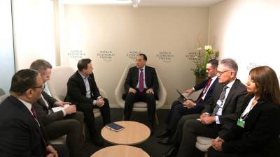 رئيس الوزراء يلتقي نائب الرئيس التنفيذي لمجموعة فولفو لعمليات الشاحنات