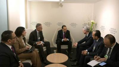 رئيس الوزراء يلتقي مسئولي شركة سيمنز الألمانية