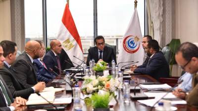 وزير الصحة يبحث سبل التعاون وخطط العمل المشترك مع شركة أسترازينيكا