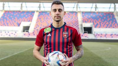 بعد ضم جراديشار.. الأهلي يقترب من ضم لاعب سوبر جديد