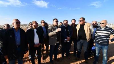 وزير الاسكان يتفقد رفع كفاءة الطرق والمحاور بمدينة الشروق