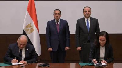 توقيع عقد لإعادة تشغيل مصنع بلوكات الأنود بالعين السخنة مع بريتش بتروليوم