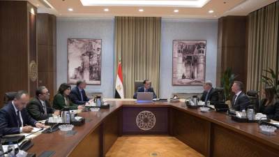 رئيس الوزراء يبحث سُبل التعاون مع شركة شيفرون العالمية