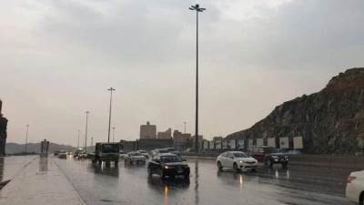 شبورة كثيفة وأمطار.. الأرصاد تعلن توقعات طقس الغد الإثنين