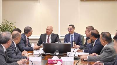 وزيرا الصناعة  والاستثمار يبحثا الموافقة على إنشاء المناطق الحرة الجديدة