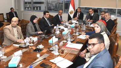 وزير الإسكان ومحافظ السويس يتابعان عدداً من ملفات العمل