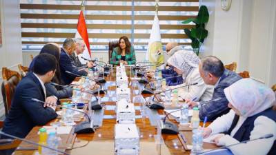 وزيرة التنمية المحلية تبحث تحسين مناخ الاستثمار مع جمعية رجال الأعمال بالإسكندرية