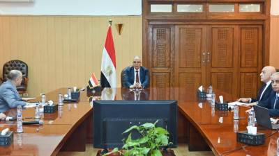 وزير الري:  تنفيذ 750 ألف عملية تطهير لغرف الصرف المغطى