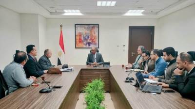 سيد إسماعيل يلتقي مسئولي إحدي الشركات المتخصصة فى أنظمة معالجة الصرف الصحى