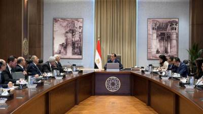 رئيس مجلس الوزراء يلتقي أعضاء لجنة الشئون السياسية