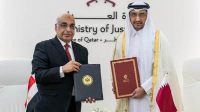 وزير العدل يوقع مذكرة تفاهم مع نظيره القطري