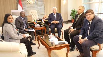 وزير التعليم العالي يبحث سُبل التعاون مع وزير العلوم والتكنولوجيا بجنوب إفريقيا