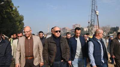 وزير الري يتفقد عملية إحلال وتجديد قنطرة فم بحر مويس بالقليوبية