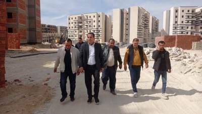 معاون وزير الاسكان يتابع معدلات تنفيذ المشروعات بمدينة 15 مايو