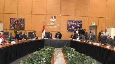 وزير الإسكان يعقد اجتماعه الدوري مع أعضاء مجلسي النواب والشيوخ