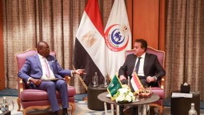 وزير الصحة يبحث سُبل التعاون مع المركز الأفريقي لمكافحة الأمراض والوقاية