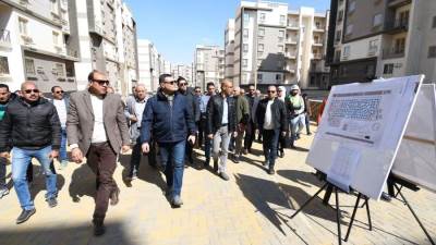 وزير الإسكان يتابع سير العمل بمشروعات المرافق والطرق بمدينة القاهرة الجديدة