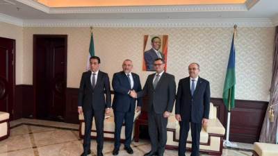 وزير الإسكان يعقد جلسة مباحثات مع نظيره الاكواتورى