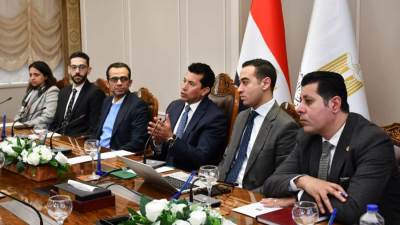 وزير الشباب والرياضة يلتقي دفعة دبلومة الإدارة الرياضية CIES