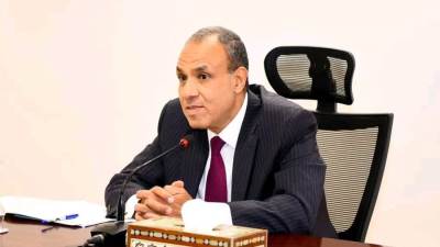 وزير الخارجية والهجرة يبحث أوجه التعاون مع نظيره القمري 