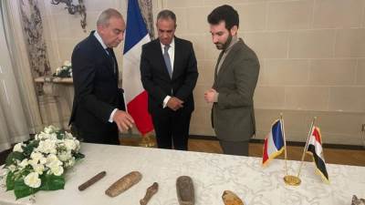  وزير الخارجية يحضر مراسم استرداد قطع اثرية بمقر السفارة المصرية بباريس