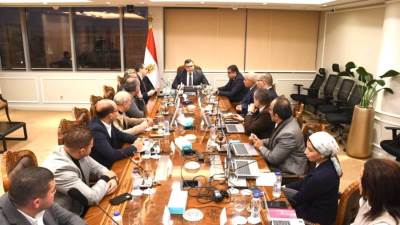 وزير الإسكان يستعرض الخطط التسويقية لبعض مشروعات هيئة المجتمعات العمرانية