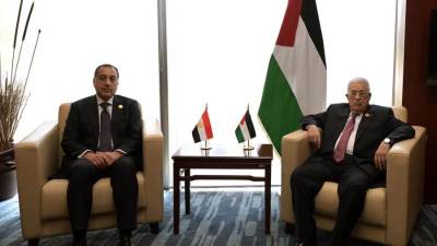 رئيس مجلس الوزراء يلتقي رئيس دولة فلسطين