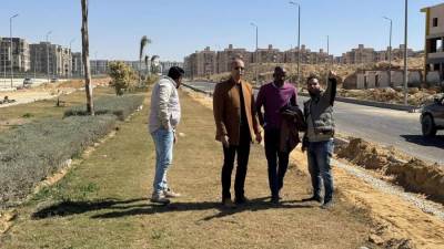 عبدالرؤوف الغيطي يتابع أعمال الطرق بمدينة القاهرة الجديدة