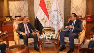 رئيس الرعاية الصحية يبحث مع الجامعة المصرية الصينية تعزيز تبادل الخبرات الصينية