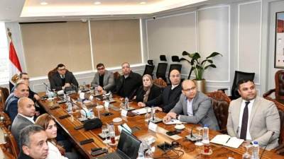 وزير الإسكان يستعرض بعض الفرص الاستثمارية لأحد المشروعات بالعاصمة الإدارية الجديدة