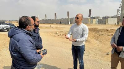 رئيس جهاز القاهرة الجديدة يتابع تطورات مشروعات الطرق والمحاور الرئيسية