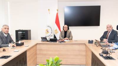 وزير الري يتابع موقف تراخيص آبار المياه الجوفية