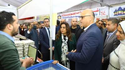 وزيرة التنمية المحلية ومحافظ القليوبية يفتتحان معرض «أهلاً رمضان» بشبرا الخيمة