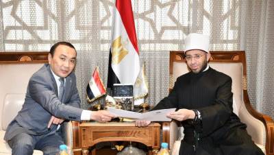 وزير الأوقاف يبحث أوجه التعاون مع سفير كازاخستان بالقاهرة