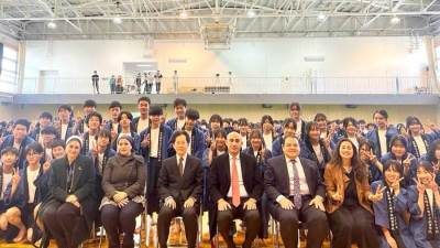 وزير التربية والتعليم يقوم بزيارة مجموعة من المؤسسات التعليمية