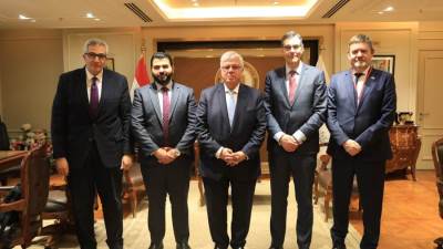 وزير التعليم العالي يبحث آليات تعزيز التعاون مع جامعة إيست إنجليا البريطانية