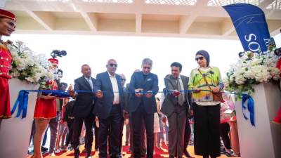 وزير السياحة والآثار يفتتح منتجع سياحي جديد بمنطقة خليج مكادي بمدينة الغردقة