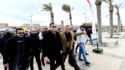 وزير الإسكان يتفقد الممشى السياحي ومحطة تحلية مياه البحر بمدينة المنصورة الجديدة