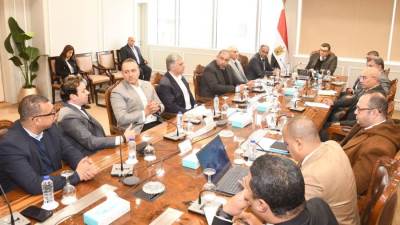 تفاصيل لقاء وزير الإسكان بشركة "أبناء حسن علام" لمتابعة المشروعات التي تنفذها