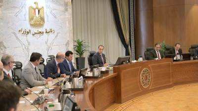 رئيس الوزراء يجتمع مع رئيس الاتحاد الدولي للرياضة الجامعية