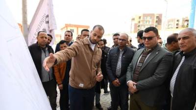 وزير الإسكان يتفقد وحدات سكن لكل المصريين بمدينة 15 مايو