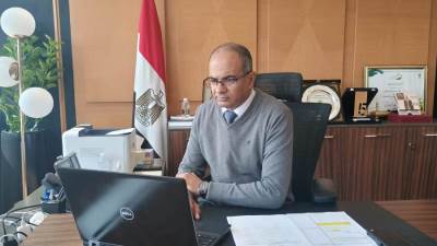 نائب وزير الإسكان يشارك في اجتماع لجنة برنامج إدارة مياه الشرب بأسوان