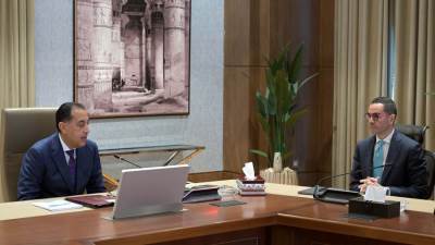 رئيس الوزراء يتابع مع وزير الاستثمار أهم ملفات العمل