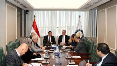 وزيرا الإسكان والبترول يبحثان سبل تعزيز التعاون بين الهيئات التابعة لهما