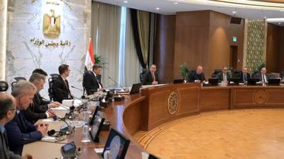 رئيس الوزراء يبحث تنفيذ مشروع للحد من حوادث السكك الحديدية بشراكة سلوفينية