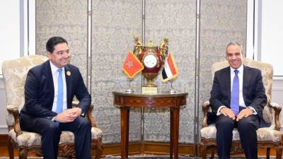 وزير الخارجية والهجرة يعقد اجتماعًا مع نظيره المغربي