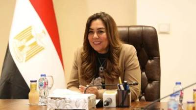 وزيرة التنمية المحلية تستعرض تقريراً عن إنجازات وحدة السكان المركزية بالوزارة