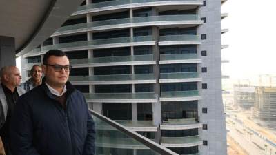 وزير الإسكان يتفقد كومبوند مزارين وبرج C2 بالعلمين الجديدة