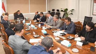 وزير الإسكان يتابع موقف المشروعات التي يتم تنفيذها ضمن مبادرة حياة كريمة